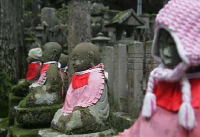 Japan, Ostasien: Japan: Makaken, Geishas und Fujisan - Bekleidete Figuren