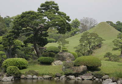 Japan, Ostasien: Japan: Makaken, Geishas und Fujisan - Kunstvoll gestalteter japanischer Garten
