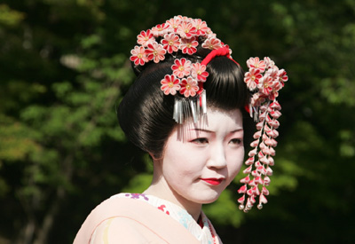 Japan, Ostasien: Japan: Makaken, Geishas und Fujisan - Geisha mit hell geschminkten Gesicht